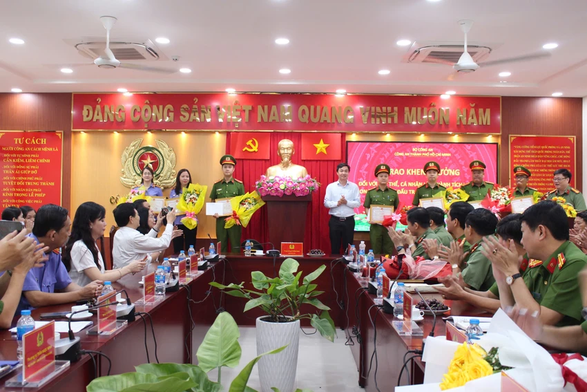 cong-an-go-vap-phu-nhuan-triet-pha-2-duong-day-ma-tuy-rat-lon-98.jpg