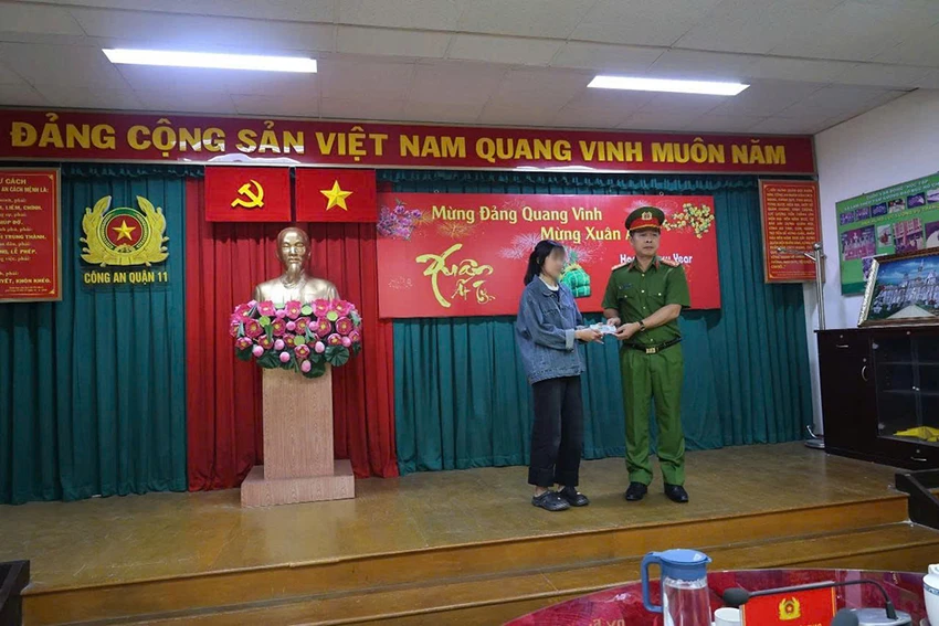 nguoi-dan-ong-ngoai-quoc-dung-xao-thuat-lay-20-trieu-cua-nu-nhan-vien-2.jpg
