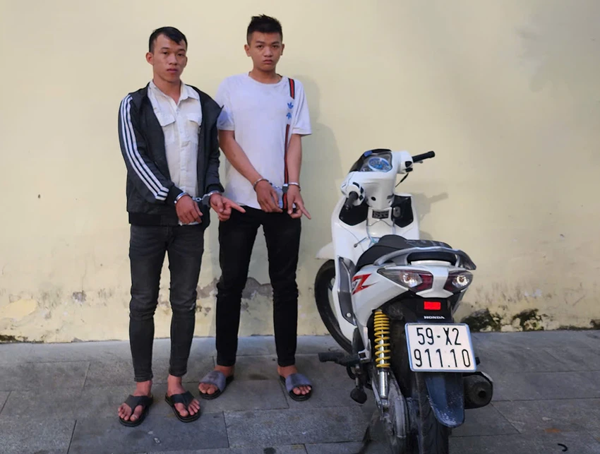 Công an liên tục bắt 3 thanh niên cướp giật tài sản ở TP.HCM
