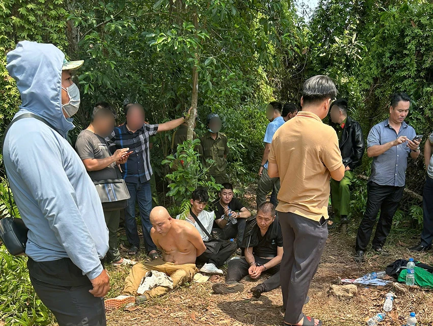 nhom-nguoi-trung-quoc-bat-coc-dong-huong-tong-tien-10-ti-o-tp-hcm-33.jpg