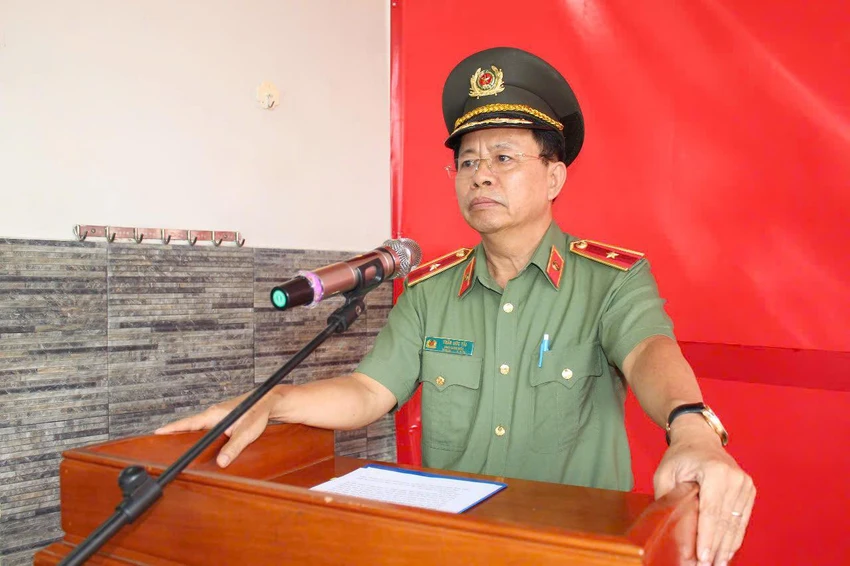 cong-an-tp-hcm-trao-bang-to-quoc-ghi-cong-cho-liet-si-nguyen-pham-thanh-nhan.jpg