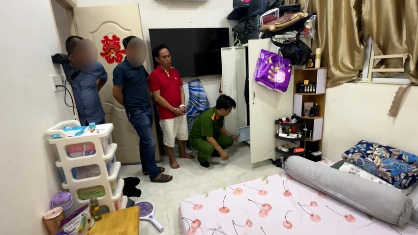 bat-bang-ra-gia-bao-ke-boc-xep-hang-o-cho-binh-tay-4.jpg