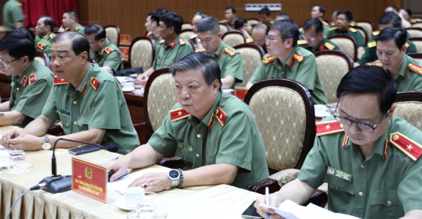 xem-xet-viec-trinh-dien-hang-ngan-drone-trong-le-ky-niem-50-nam-thong-nhat-dat-nuoc.jpg