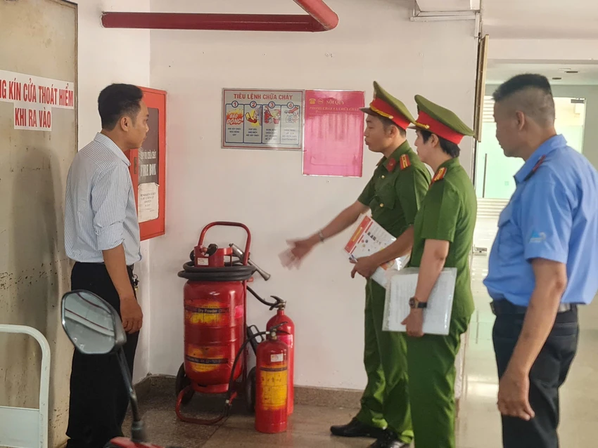 Cảnh sát PCCC kiểm tra an toàn PCCC trước dịp lễ 30-4 và Đại lễ Vesak