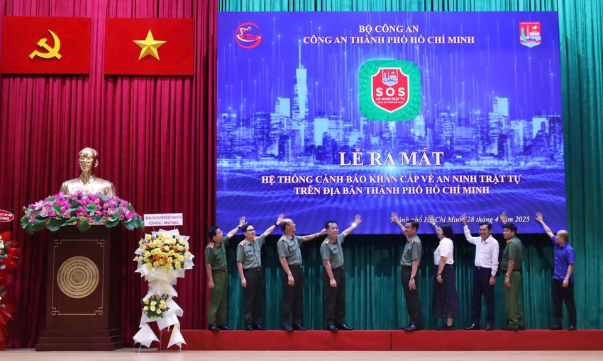cong-an-tp-hcm-ra-mat-he-thong-canh-bao-khan-cap-ve-an-ninh-trat-tu (1).jpg