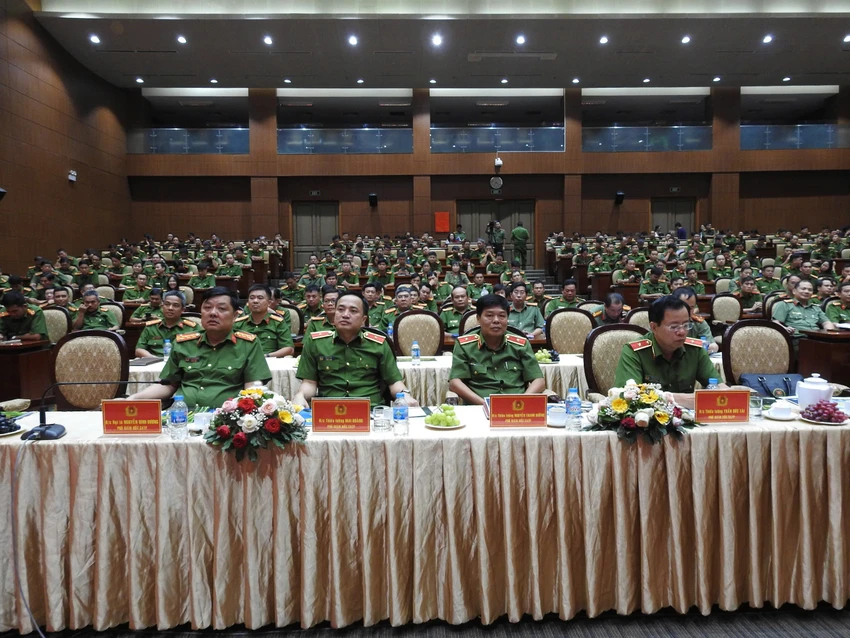 cong-an-tp-hcm-ra-mat-he-thong-canh-bao-khan-cap-ve-an-ninh-trat-tu (6).jpg