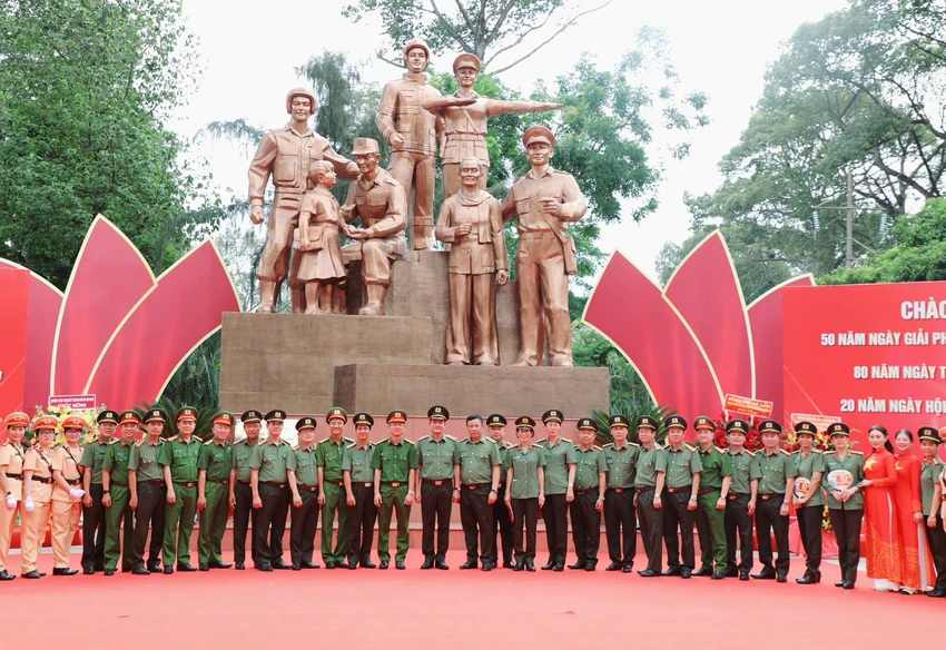 tong-bi-thu-to-lam-du-le-khanh-thanh-tuong-dai-cong-an-nhan-dan (3).jpg