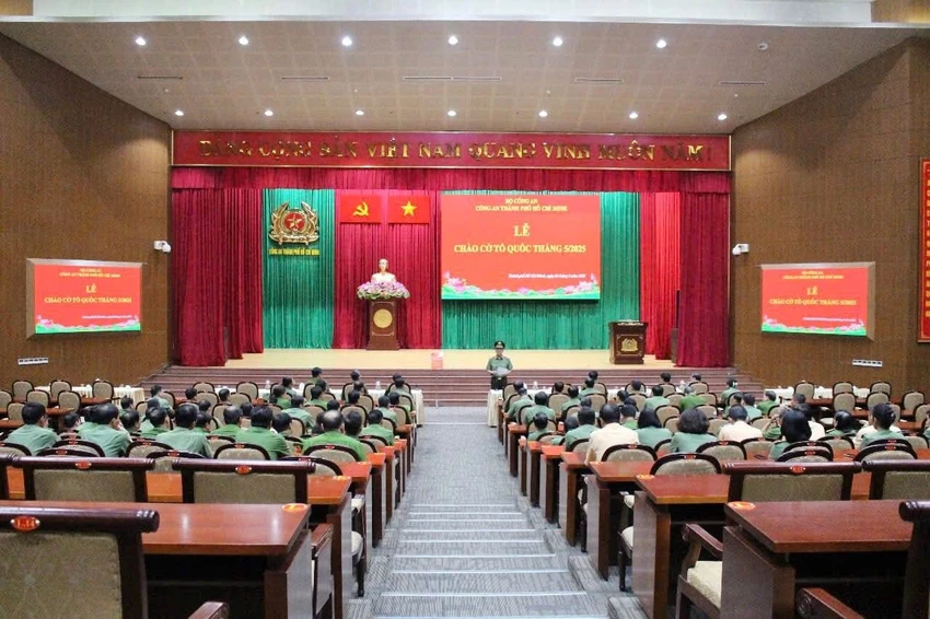 cong-an-tp-hcm-cong-bo-thu-khen-va-trao-thuong-cua-bo-cong-an-doi-voi-06-tap-the (2).jpg