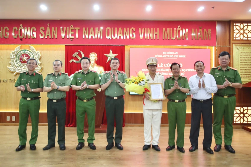 thieu-tuong-nguyen-thanh-huong-duoc-bo-nhiem-lai-lam-pho-giam-doc-cong-an-tp-hcm-6.jpg
