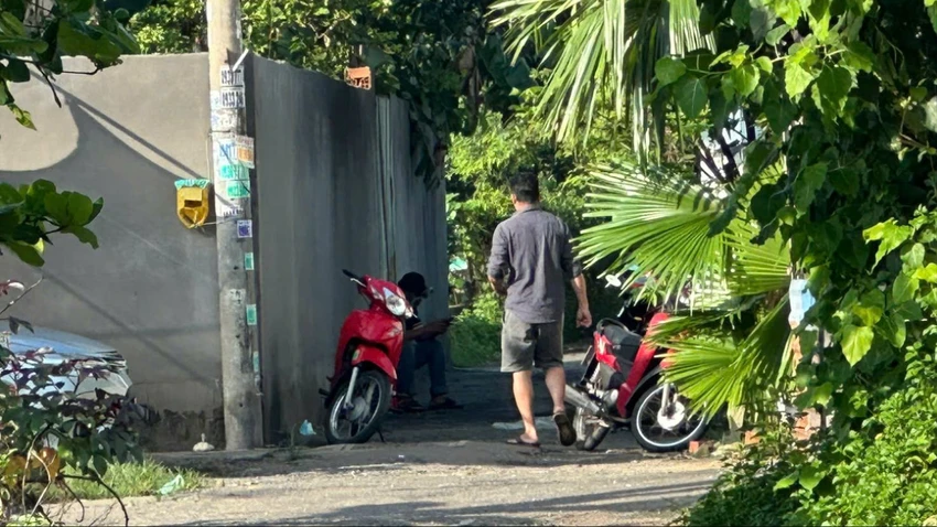 Nghi án đâm chết người rồi vào phòng trọ treo cổ ở huyện Bình Chánh
