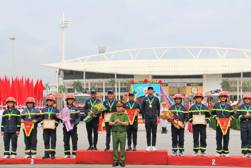 cong-an-tp-hcm-gianh-giai-nhi-toan-doan-tai-hoi-thi-the-thao-nghiep-vu-pccc-va-cnch-2025.jpg