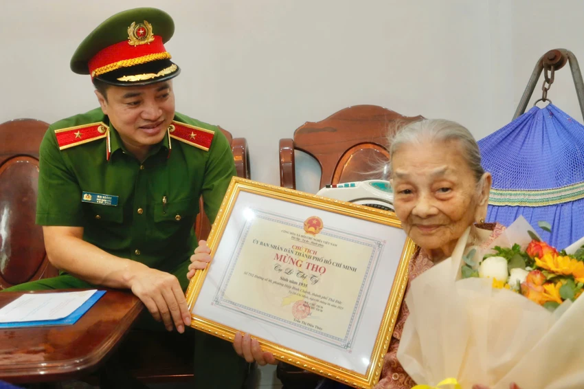 thieu-tuong-mai-hoang-tham-chuc-tho-nguoi-cao-tuoi-tieu-bieu-tai-tp-thu-duc-1.jpg