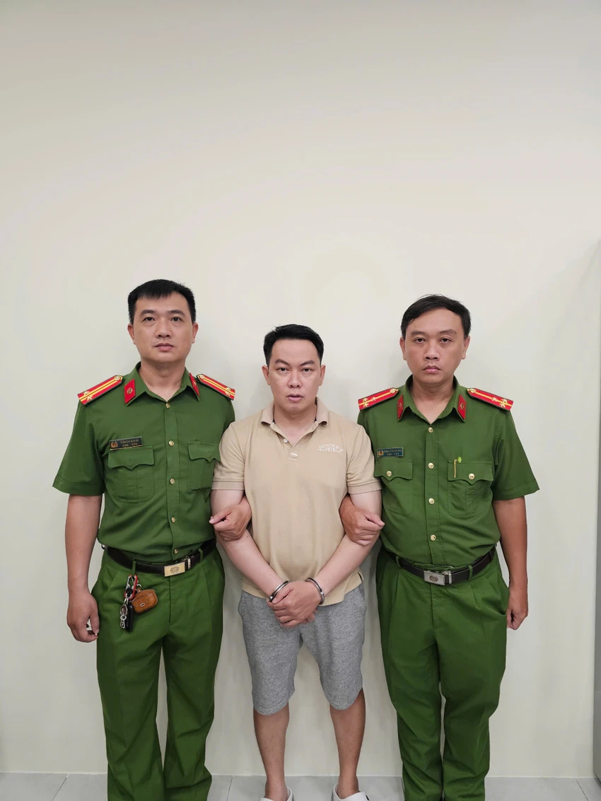 duong-day-san-xuat-dau-nhot-gia-quy-mo-lon-o-tp-hcm-bi-triet-pha-1.jpg