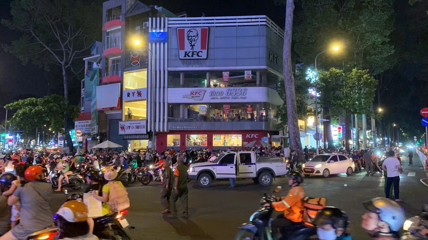 chay-lon-tai-vong-xoay-ly-thai-to-giao-thong-te-liet-3.jpg