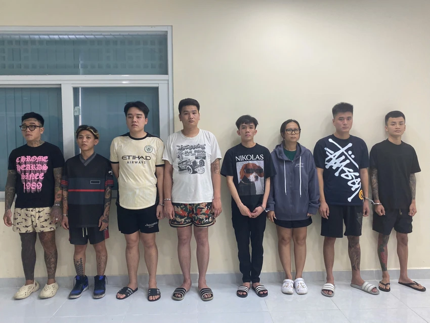 Khởi tố 8 người trong đường dây buôn bán khí cười cực lớn ở TP.HCM