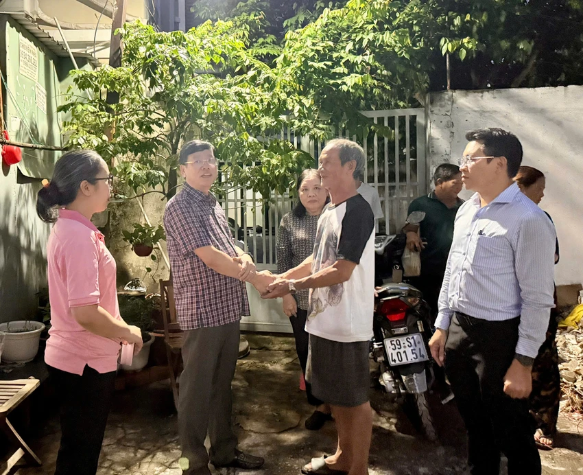 loc-xoay-toc-mai-ba-can-nha-o-phuong-binh-thanh-1.jpg