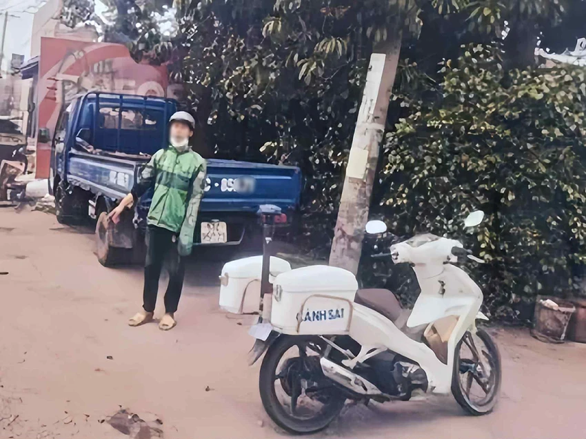 loi-khai-nam-thanh-nien-chan-xe-dap-kinh-o-to-giua-duong-vi-mau-thuan-giao-thong.jpg