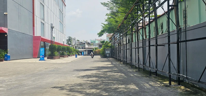Hỗn chiến trên đường Phạm Văn Chí nghi do nhìn đểu