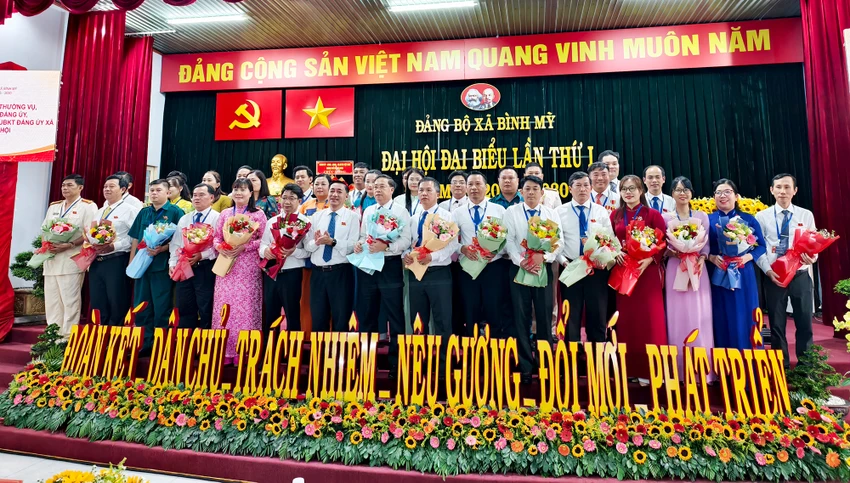ong-nguyen-chi-dung-lam-bi-thu-dang-uy-xa-binh-my.jpg