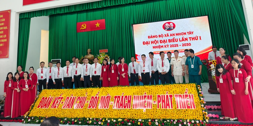 ba-nguyen-thi-hang-giu-chuc-bi-thu-dang-uy-xa-an-nhon-tay-87.jpg