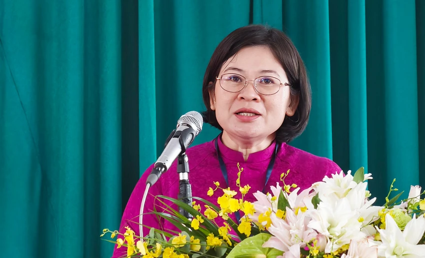 Bà Văn Thị Bạch Tuyết, ủy viên Ban thường vụ Thành ủy, Trưởng Ban tổ chức Thành ủy phát biểu tại đại hội. Ảnh: N. TÂN