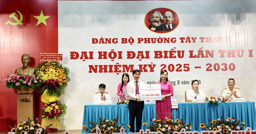 ong-dao-minh-chanh-giu-chuc-bi-thu-dang-uy-phuong-tay-thanh-11.jpg