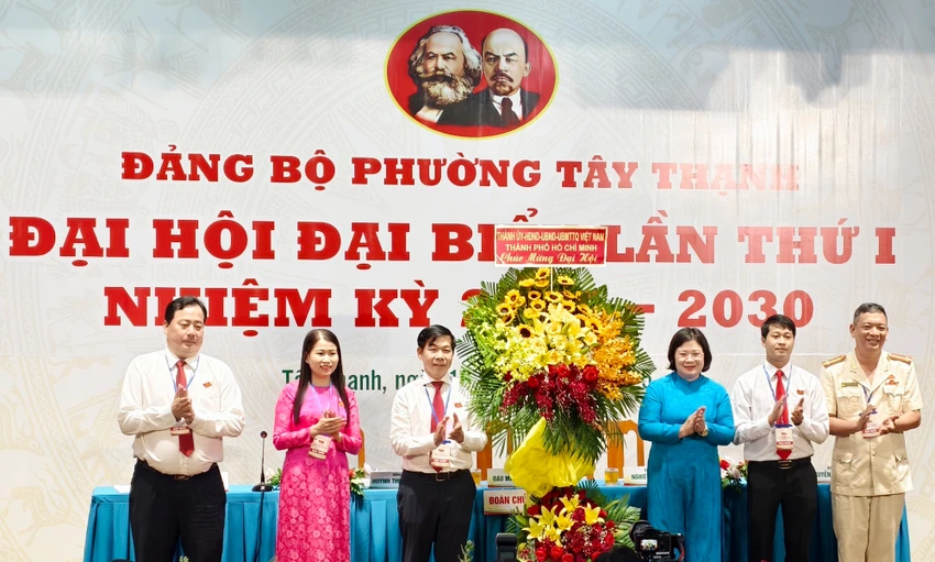 ong-dao-minh-chanh-giu-chuc-bi-thu-dang-uy-phuong-tay-thanh-9.jpg