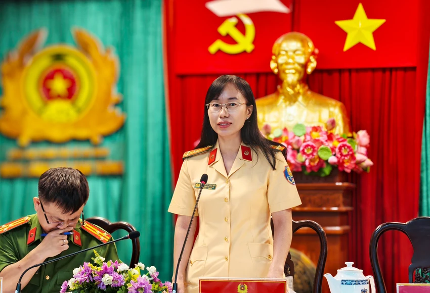 cong-an-tp-hcm-mua-ban-xe-khong-sang-ten-rui-ro-khong-chi-la-tien-phat.jpg