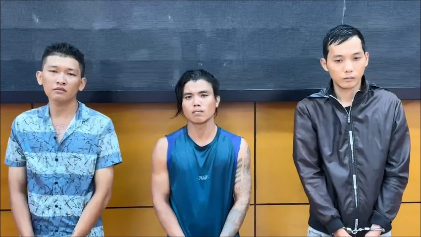 tp-hcm-gia-cong-an-vao-cong-vien-de-cuop-tai-san-ba-thanh-nien-bi-bat.jpg