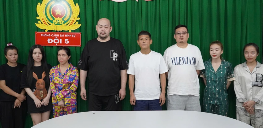 dieu-tiep-vien-di-khach-gia-8-trieu-va-buon-ban-khi-cuoi-chu-ktv-richy-7-bi-xu-ly.jpg