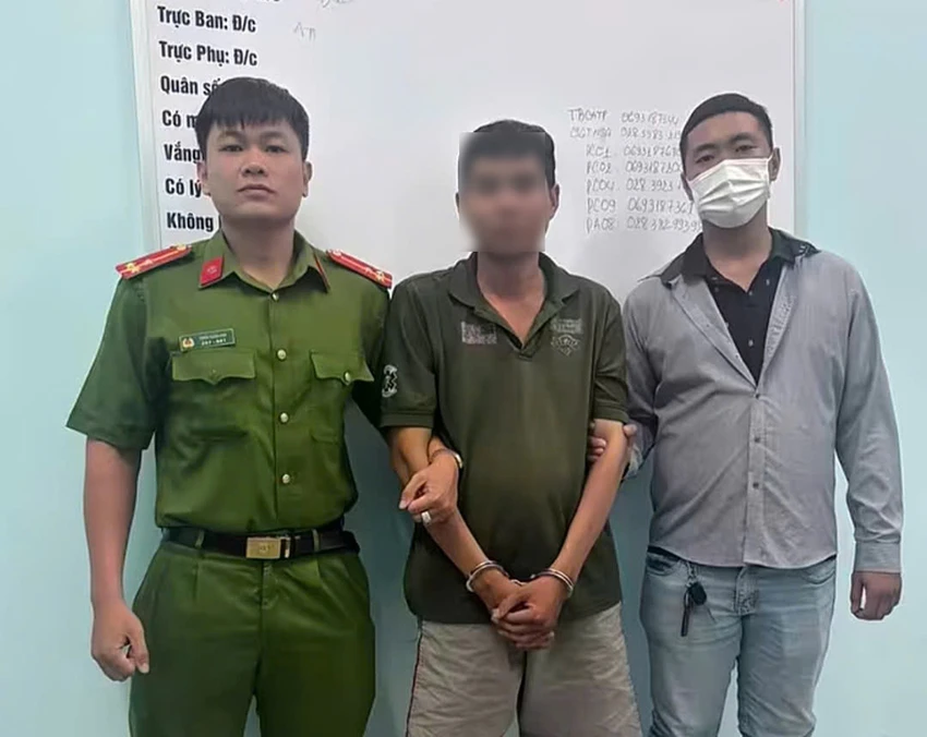 thanh-nien-cay-cop-xe-trom-tien-do-iphone-truoc-cong-truong-bi-cong-an-bat-sau-2-gio-99.jpg