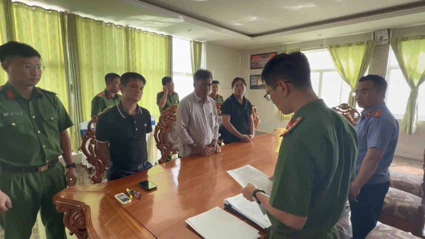 Công an TP.HCM bắt tổng giám đốc và 2 nhân viên công ty thi công dự án Thủy cung Hòn Ngưu