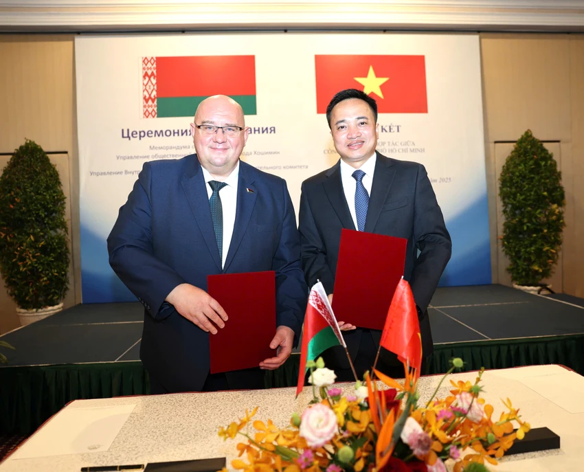 trung-tuong-mai-hoang-chu-tri-le-ky-ket-hop-tac-giua-cong-an-tp-hcm-va-bo-noi-vu-belarus (3).jpg