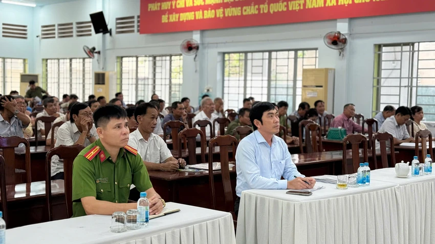 150-bi-thu-truong-khu-pho-duoc-tap-huan-pccc-cnch-o-phuong-trung-my-tay-1.jpg