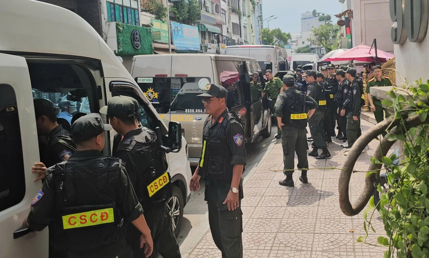 bo-cong-an-hoan-tat-kham-xet-co-so-cua-he-thong-tham-my-mailisa-o-duong-huynh-van-banh-02.jpg