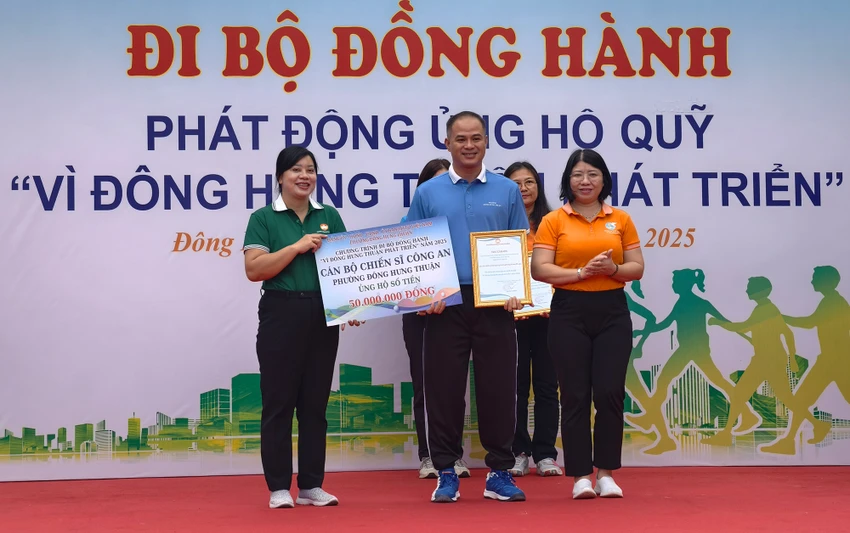 3-000-nguoi-cung-di-bo-gay-quy-an-sinh-o-phuong-dong-hung-thuan-0.jpg