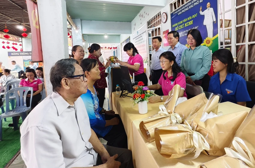 tp-hcm-dan-khong-can-len-phuong-can-bo-ve-tan-khu-pho-lam-thu-tuc-hanh-chinh-0.jpg
