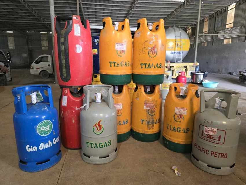 giam-doc-cong-ty-phan-phoi-khi-gas-hoa-long-to-chuc-sang-chiet-gas-gia-bi-bat (7).jpg