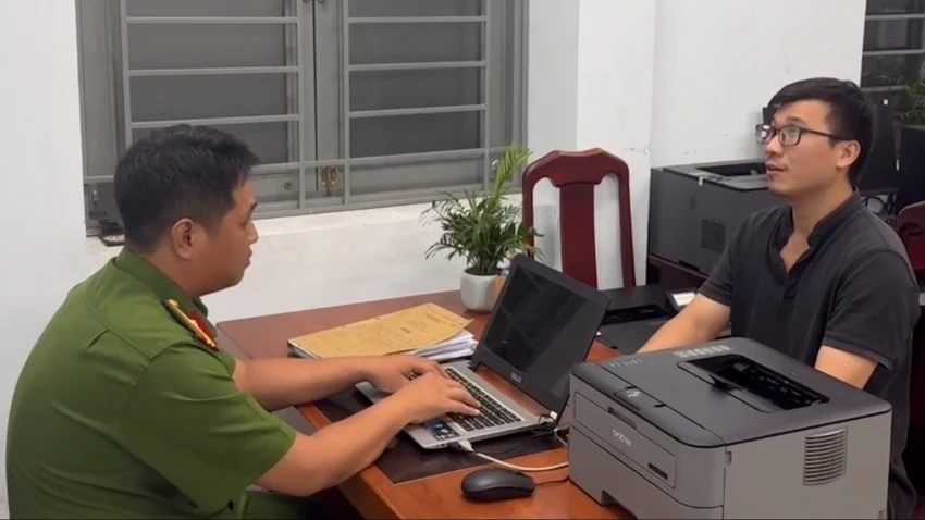 nguoi-say-xin-dap-pha-xe-cong-nghe-o-phuong-hanh-thong-bi-khoi-to-0.jpg