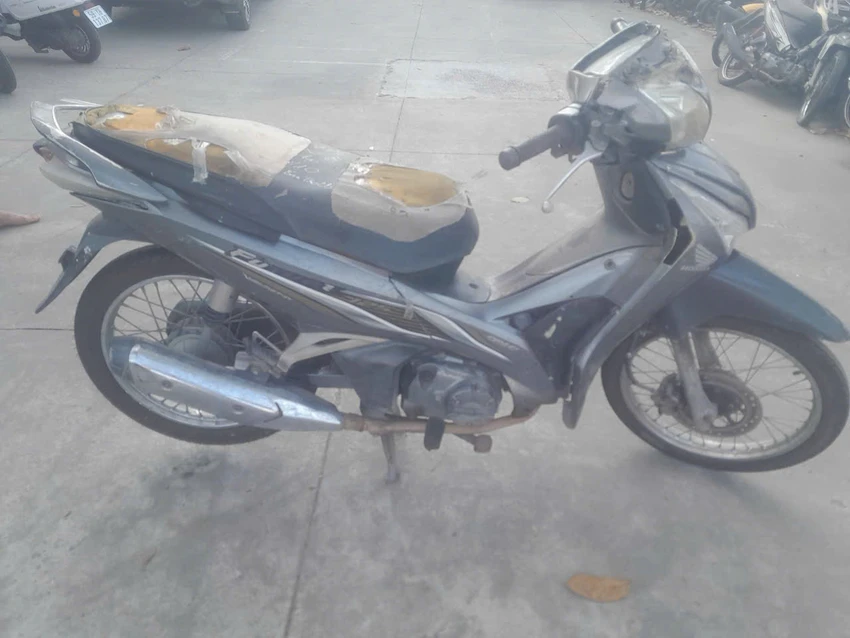 cong-an-tp-hcm-tim-chu-cua-90-cay-thuoc-la-jet-hero-va-chiec-xe-may.jpg