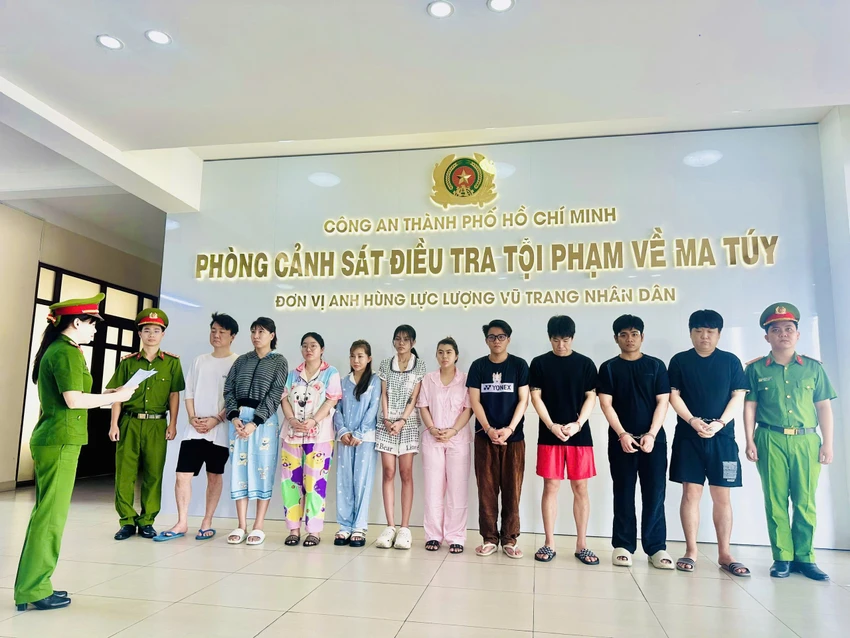 8 người Hàn Quốc trong băng nhóm tổ chức bay lắc ở TP.HCM bị công an bắt
