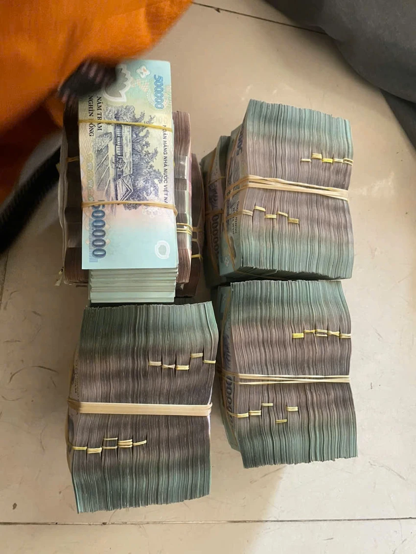 Số tiền mà người thợ hồ được nhận là hơn 3,5 tỉ đồng. Ảnh: Hữu Tâm z7525112912540_152fa6d63a8bb838c38281a4077cc966.jpg