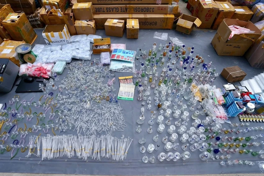 Số lượng lớn tang vật bị thu giữ. Ảnh: CA 728491828_122126013153228746_3157381329188868635_n.jpg