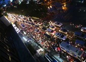 Hàng ngàn phương tiện 'chôn chân' trên đường sau cơn mưa lớn