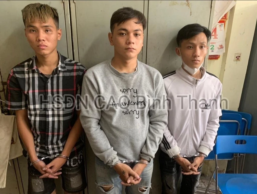 Ba thanh niên là thủ phạm vụ giật tài sản tại cơ quan công an. Ảnh: CA Ba thanh niên là thủ phạm vụ giật tài sản tại cơ quan công an. Ảnh: CA
