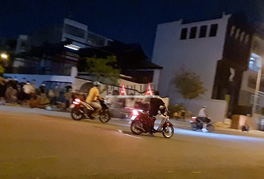Một xe máy độ chế trong đoàn đua. Ảnh: NGUYỄN YÊN Một xe máy độ chế trong đoàn đua. Ảnh: NGUYỄN YÊN