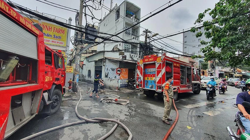 Một vụ cháy nhà cho thuê trên địa bàn quận Bình Thạnh vào tháng 8-2022. Ảnh: NGUYỄN YÊN Một vụ cháy nhà cho thuê trên địa bàn quận Bình Thạnh vào tháng 8-2022. Ảnh: NGUYỄN YÊN