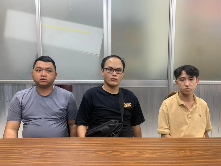 3 người có vai trò chủ chốt trong đường dây. Ảnh: CHÍ THẠCH 3 người có vai trò chủ chốt trong đường dây. Ảnh: CHÍ THẠCH