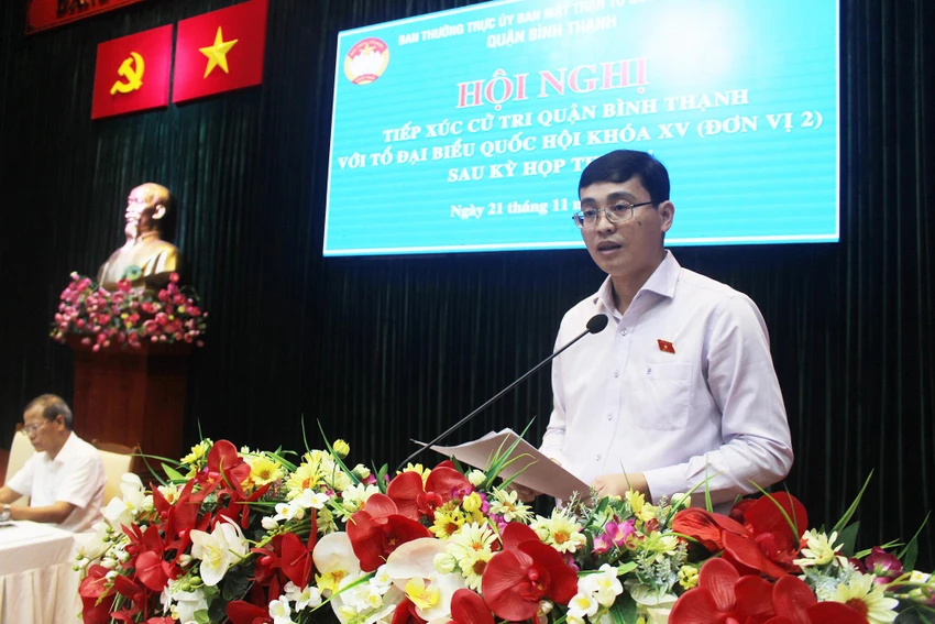 Đại biểu Đỗ Đức Hiển thông tin về tiến độ giải ngân đầu tư công. Ảnh: NGUYỄN YÊN Đại biểu Đỗ Đức Hiển thông tin về tiến độ giải ngân đầu tư công. Ảnh: NGUYỄN YÊN