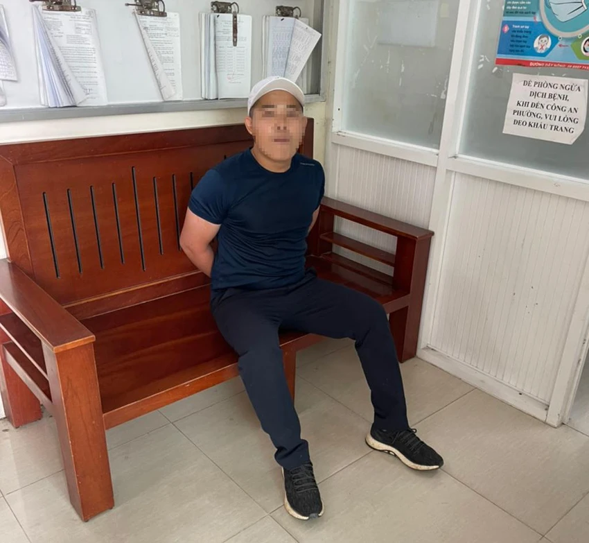 L tại cơ quan công an. Ảnh: ĐC L tại cơ quan công an. Ảnh: ĐC